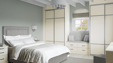 Sliding wardrobe doors in alabaster